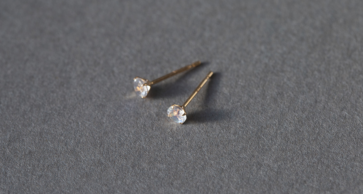 K18YG スリーストーン ダイヤモンド ピアス/イヤリング 0.30CT - ピアス