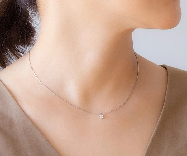 結婚式お呼ばれにおすすめ一粒ダイヤモンドネックレス