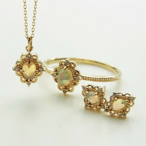 K10 YG オパール ピアス