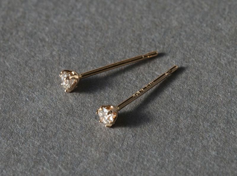 ダイヤモンドピアス  K18ピアス  0.06ct