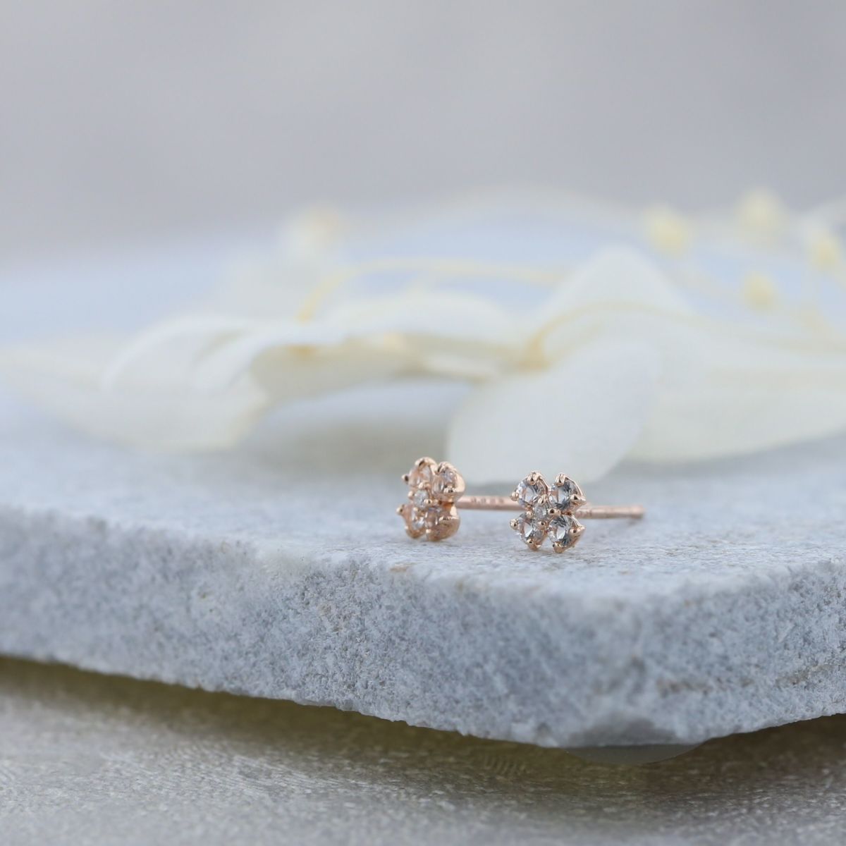 K10 PG ホワイトトパーズ ダイヤモンド フラワー ピアス