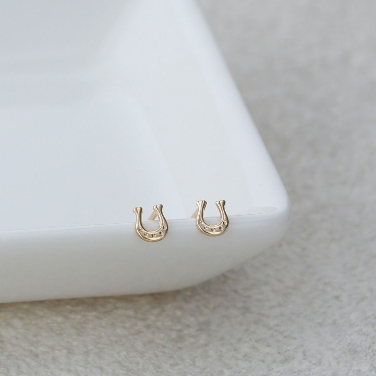 K10 YG ピアス ホースシュー 馬蹄 イエローゴールド スタッドピアス ラッキーモチーフ