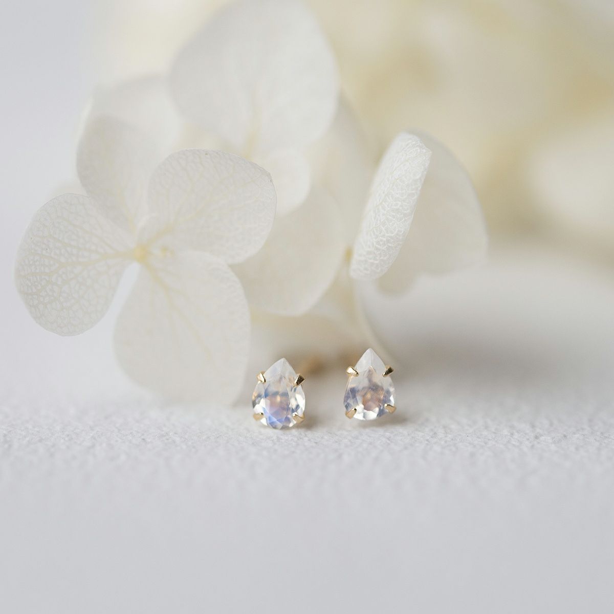 K10 YG ブルームーンストーン ピアス ペアシェイプ イエローゴールド 10金 6月 誕生石 誕生日 プレゼント レディース 20代 30代 40代 10k k10 天然石