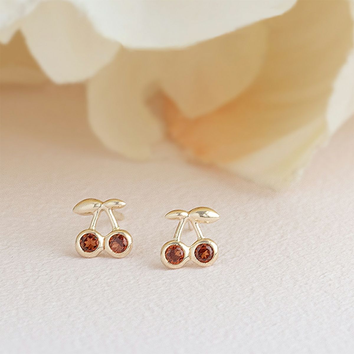 K10 YG ガーネット ピアス さくらんぼ チェリー イエローゴールド 10金 1月 誕生石 誕生日プレゼント ギフト レディース 20代 30代 40代 10k k10 天然石