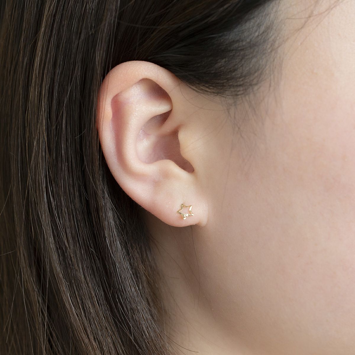 K10 YG ダイヤモンド ピアス 星 スター イエローゴールド スタッドピアス ラッキーモチーフ かわいい ギフト 誕生日プレゼント 4月誕生石 20代 30代 40代 妻 彼女 レディース