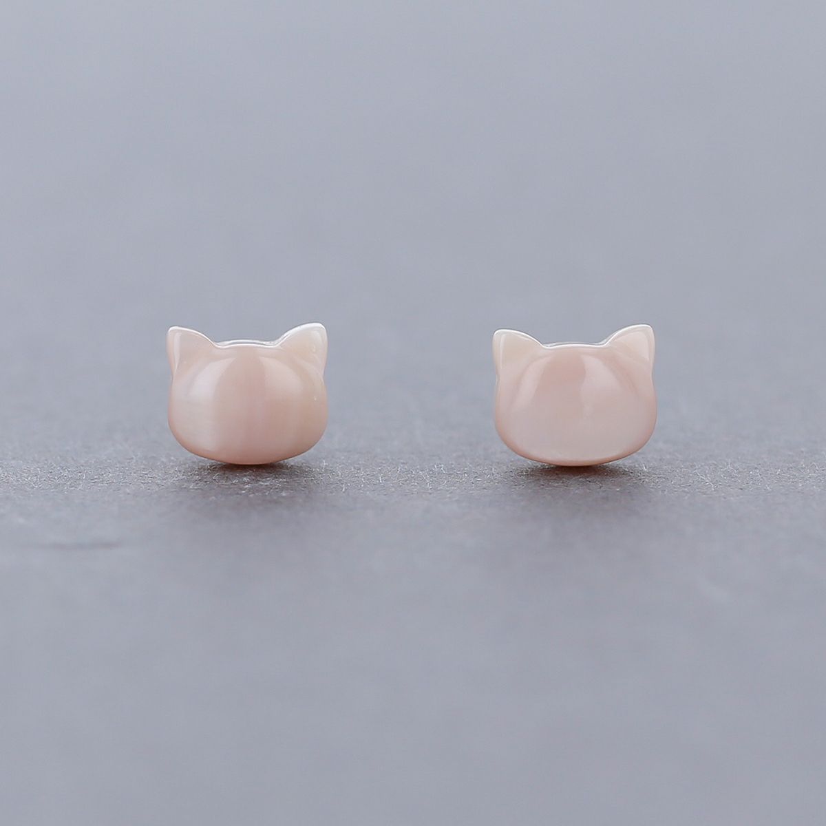 K10 YG ピンクシェル ピアス 猫 ねこ ネコ レディース シェル 誕生日プレゼント ギフト 10金 彼女 20代 30代 40代 イエローゴールド 天然石