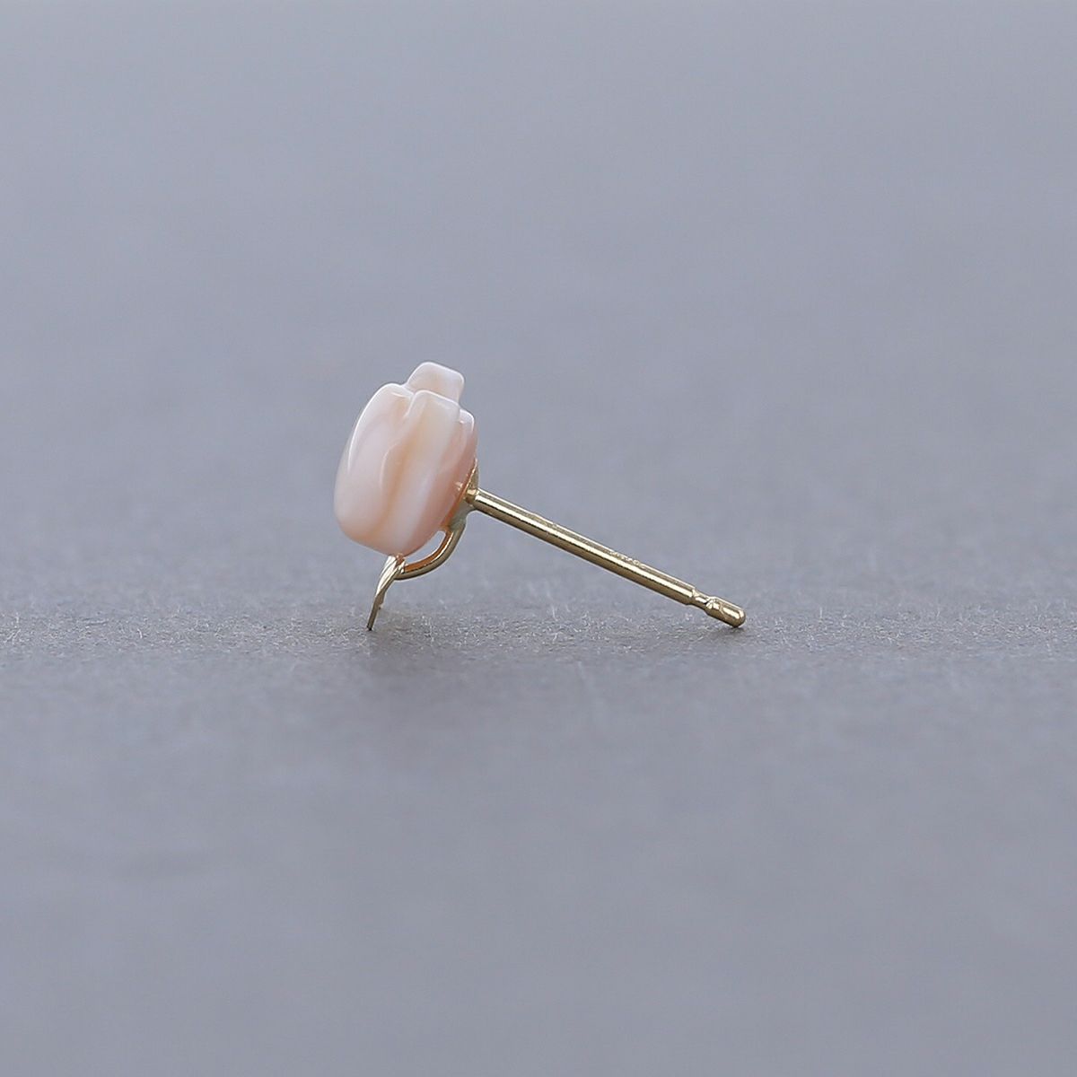 K10 YG ピンクシェル ピアス 猫 ねこ ネコ リボン レディース シェル 誕生日プレゼント ギフト 10金 彼女 20代 30代 40代 イエローゴールド 天然石