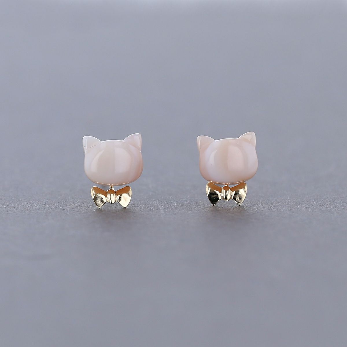 K10 YG ピンクシェル ピアス 猫 ねこ ネコ リボン レディース シェル 誕生日プレゼント ギフト 10金 彼女 20代 30代 40代 イエローゴールド 天然石