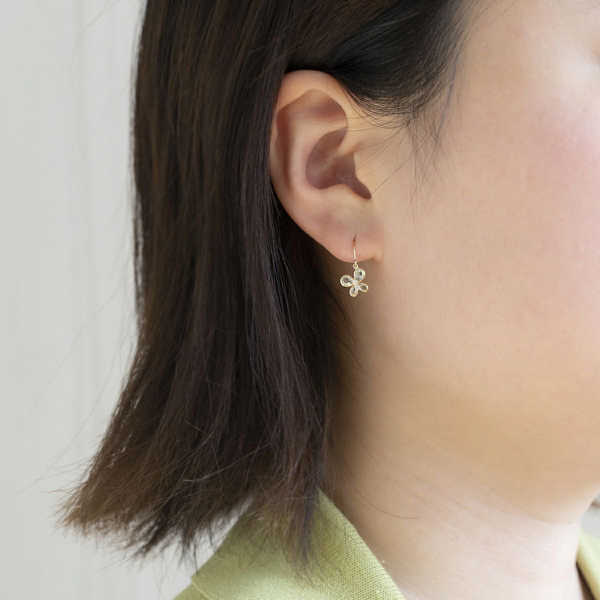 K10 YG ブルートパーズ アクアマリン ピアス 蝶々 キュービックジルコニア イエローゴールド 蝶 かわいい レディース 彼女 妻 20代 30代 40代 誕生日 誕生日プレゼント ギフト