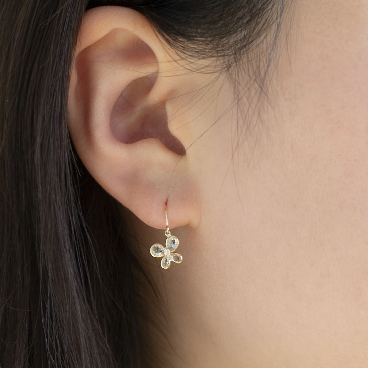 K10 YG ブルートパーズ アクアマリン ピアス 蝶々 キュービックジルコニア イエローゴールド 蝶 かわいい レディース 彼女 妻 20代 30代 40代 誕生日 誕生日プレゼント ギフト