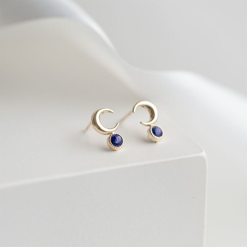 K10 YG ラピスラズリ 月 ピアス ムーン moon イエローゴールド スタッドピアス ラッキーモチーフ かわいい ギフト 誕生日プレゼント 20代 30代 40代 妻 彼女 レディース
