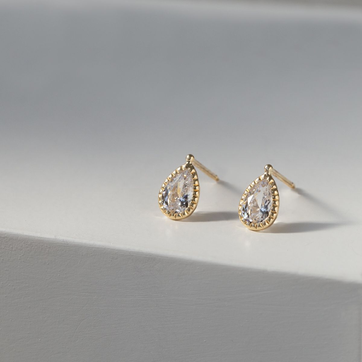 K18 YG スーパーキュービックジルコニア ピアス イエローゴールド レディース 18金 CZ 誕生日プレゼント ギフト 20代 30代 40代 女性 彼女 妻