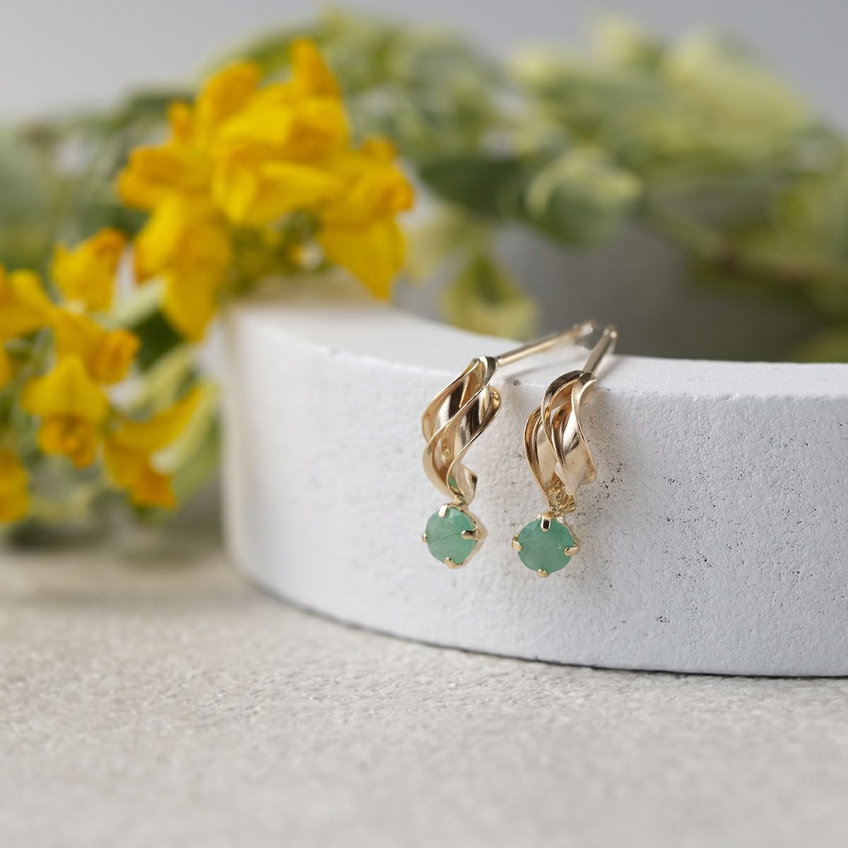 K10 YG エメラルド ピアス 10金 イエローゴールド レディース 5月誕生石 ギフト 誕生日プレゼント 彼女 妻 20代 30代 40代