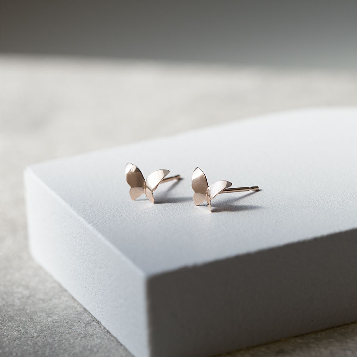 K10 PG 蝶 ピアス 蝶々 バタフライ ピンクゴールド スタッドピアス かわいい ギフト 誕生日プレゼント 誕生日 20代 30代 40代 妻 彼女 レディース