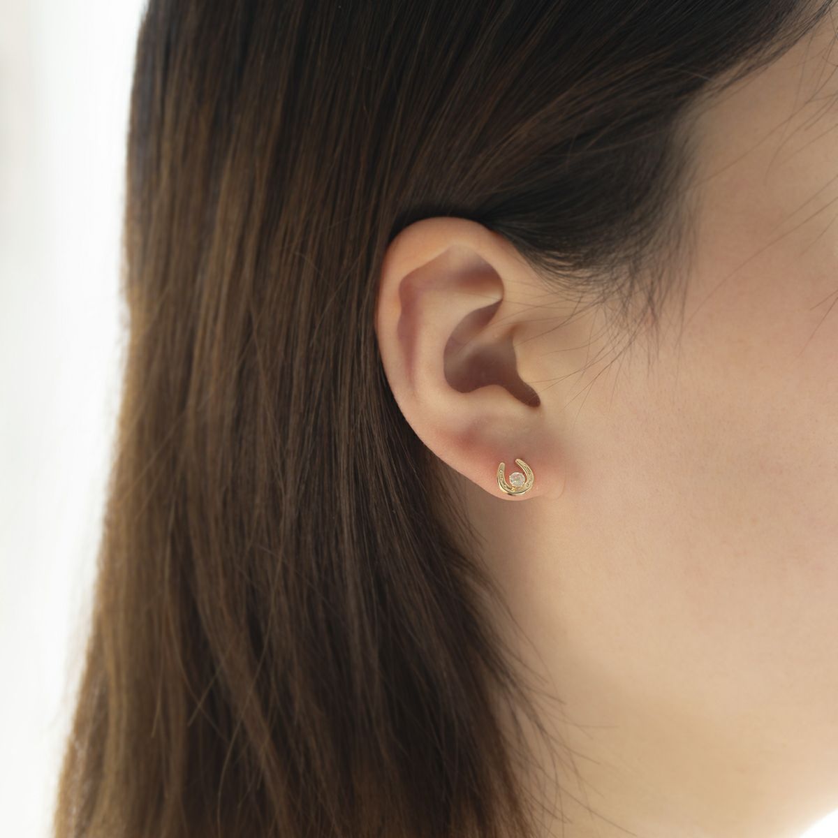 K10 YG ホースシュー 馬蹄 ブルームーンストーン ピアス 10k 6月 誕生石 イエローゴールド レディース 彼女 妻 プレゼント ラッキーモチーフ