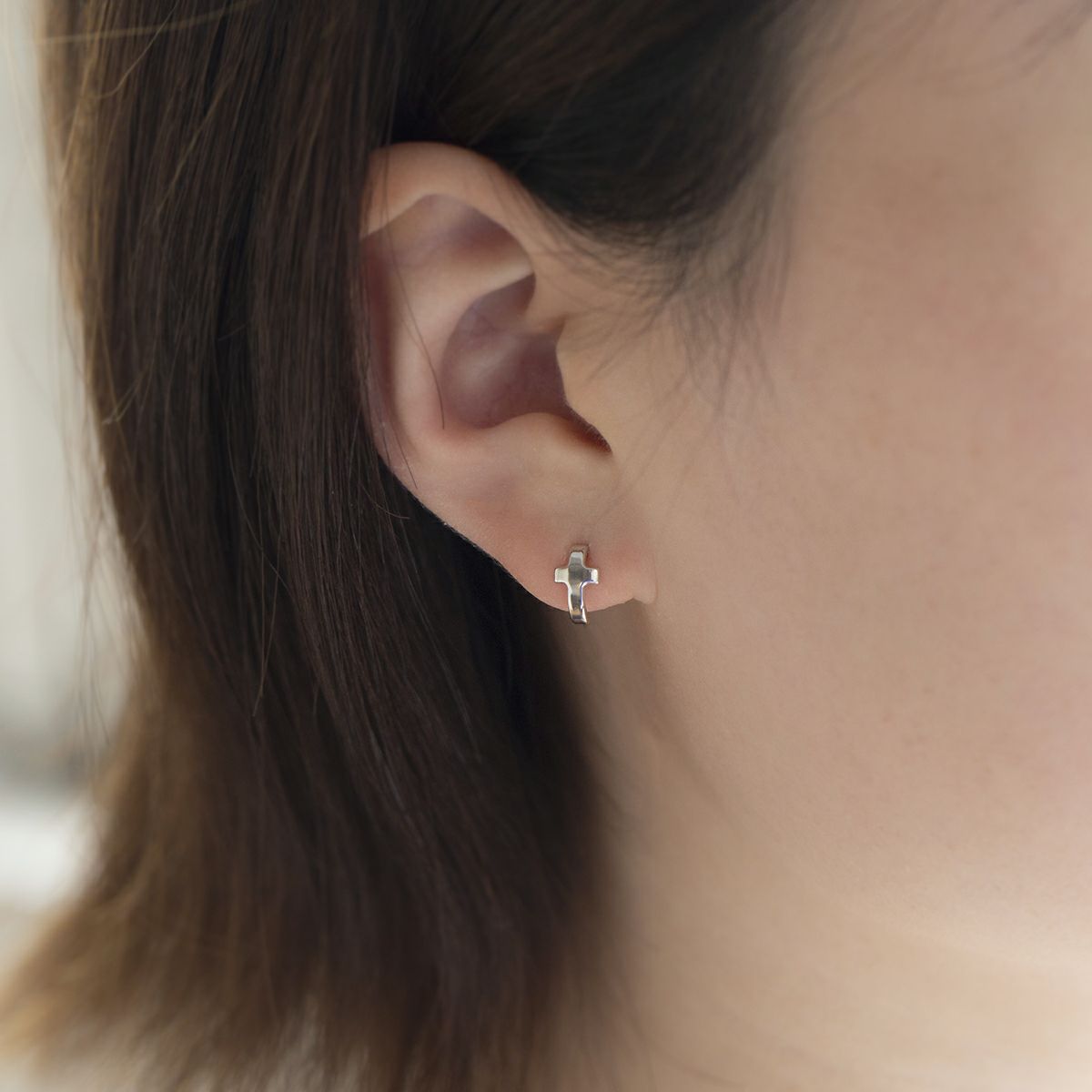 K10 WG クロス ピアス ホワイトゴールド スタッドピアス かわいい ギフト 誕生日プレゼント 誕生日 20代 30代 40代 妻 彼女 レディース