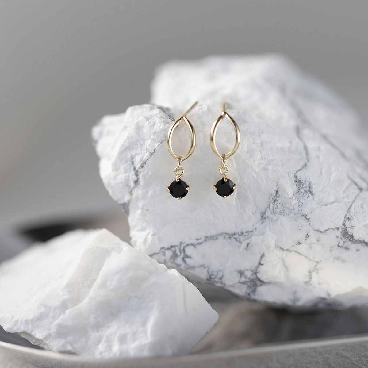 K10 YG オニキス ピアス レディース 8月 誕生石 プレゼント 誕生日プレゼント ギフト 10金 彼女 20代 30代 40代 イエローゴールド 天然石