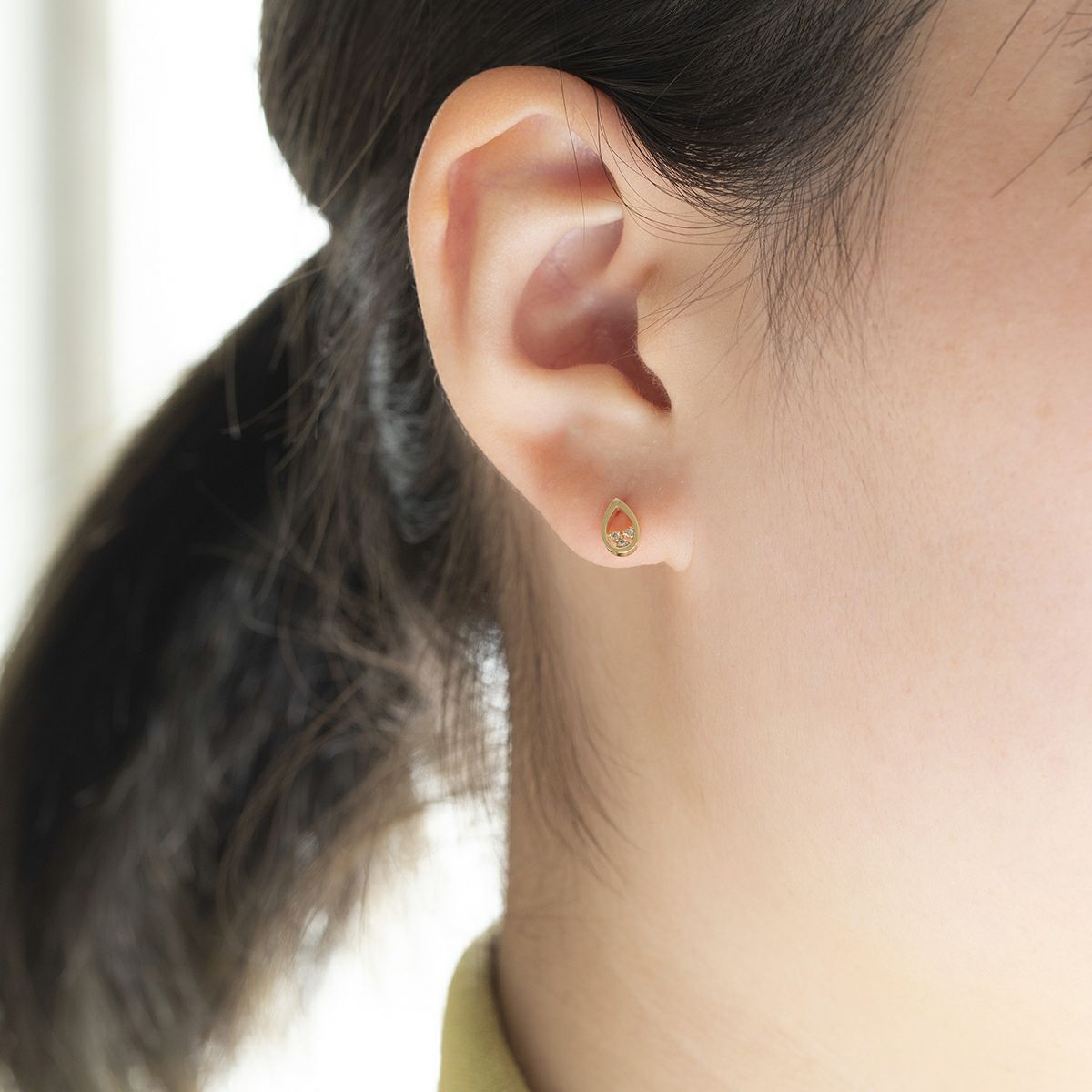 K10 YG ダイヤモンド ピアス ドロップ 雫 しずく イエローゴールド スタッドピアス ギフト 誕生日プレゼント 4月誕生石 20代 30代 40代 妻 彼女 レディース