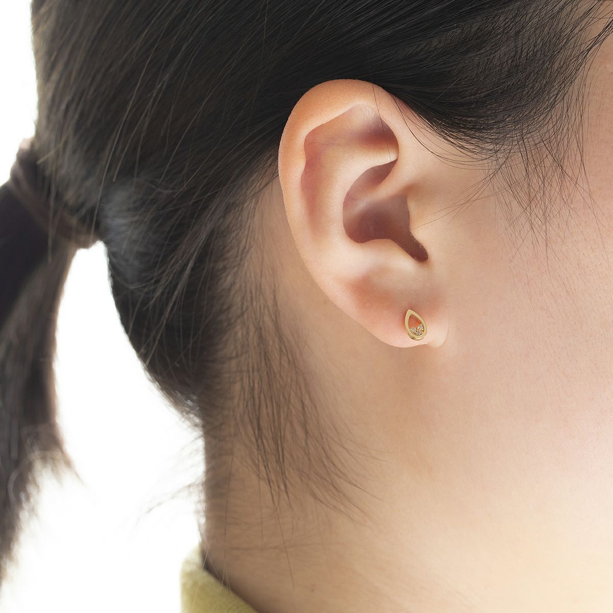 K10 YG ダイヤモンド ピアス ドロップ 雫 しずく イエローゴールド スタッドピアス ギフト 誕生日プレゼント 4月誕生石 20代 30代 40代 妻 彼女 レディース
