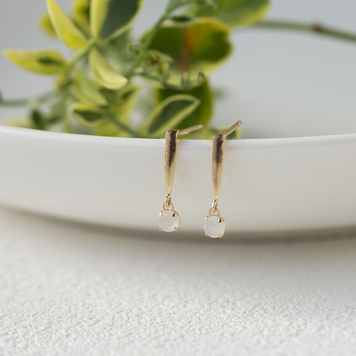 K10 YG ムーンストーン ピアス イエローゴールド 10金 6月 誕生石 誕生日 プレゼント レディース 20代 30代 40代 10k k10 天然石