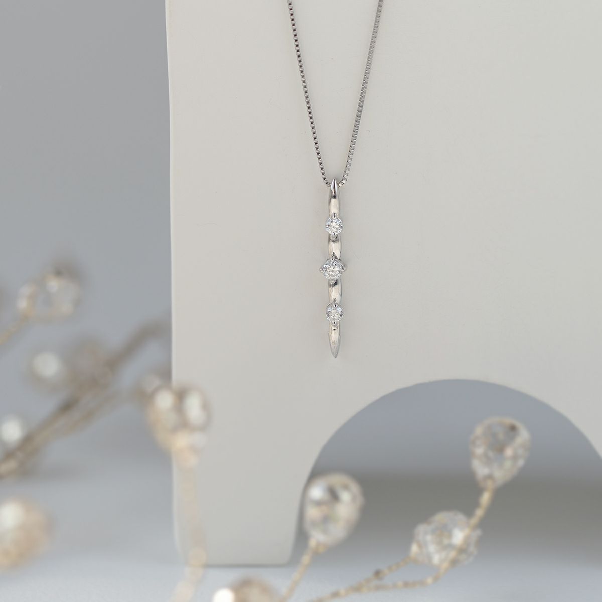 プラチナ ダイヤモンド ネックレス 3ストーン スリーストーン トリロジー レディース 2way 30代 40代 50代 妻 彼女 女性 結婚記念日 キラキラ PT PT950 誕生日プレゼント ギフト