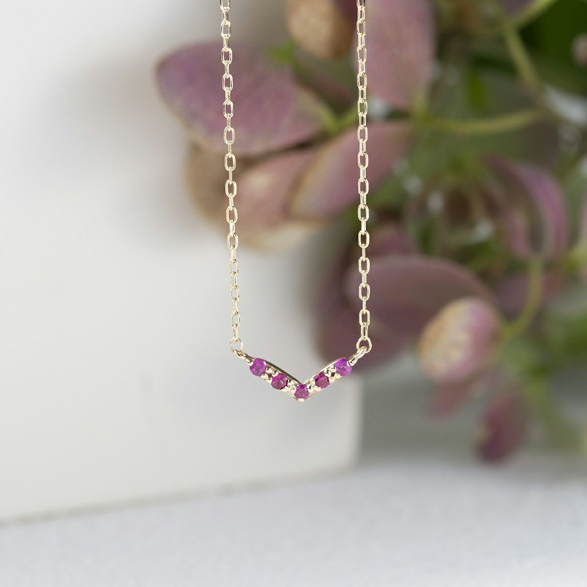 10 YG ルビー ネックレス イエローゴールド 誕生石 7月 V字