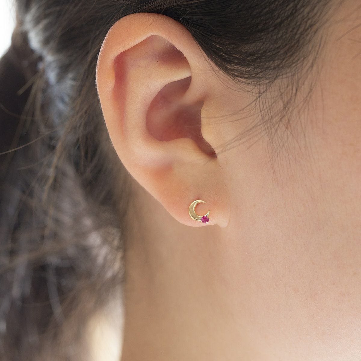 K10 YG ルビー ピアス 月 三日月 10k 7月 誕生石 イエローゴールド レディース 彼女 妻 プレゼント ラッキーモチーフ