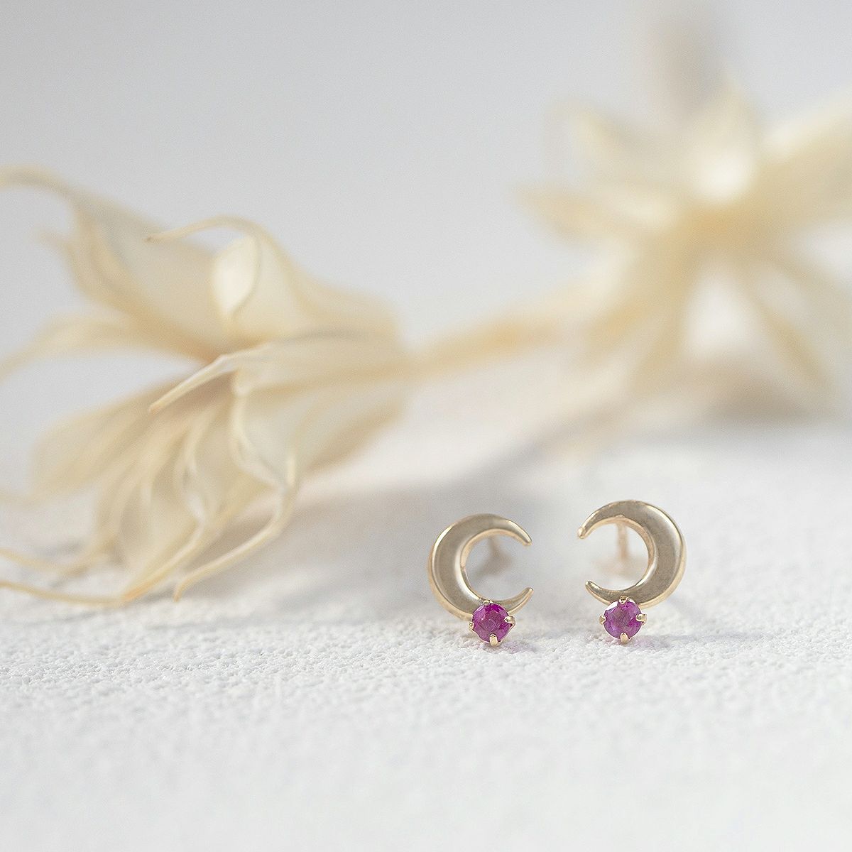 K10 YG ルビー ピアス 月 三日月 10k 7月 誕生石 イエローゴールド レディース 彼女 妻 プレゼント ラッキーモチーフ