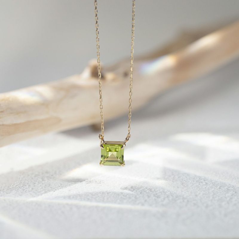 K10 YG ペリドット ネックレス イエローゴールド スクエア レディース 8月 誕生石 誕生日プレゼント 彼女 妻 30代 40代 可愛い 華奢