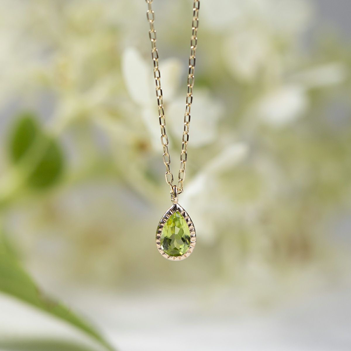 K10 YG ペリドット ネックレス イエローゴールド ドロップ 雫 ペアシェイプ レディース 8月 誕生石 誕生日プレゼント 彼女 妻 30代 40代 可愛い 華奢