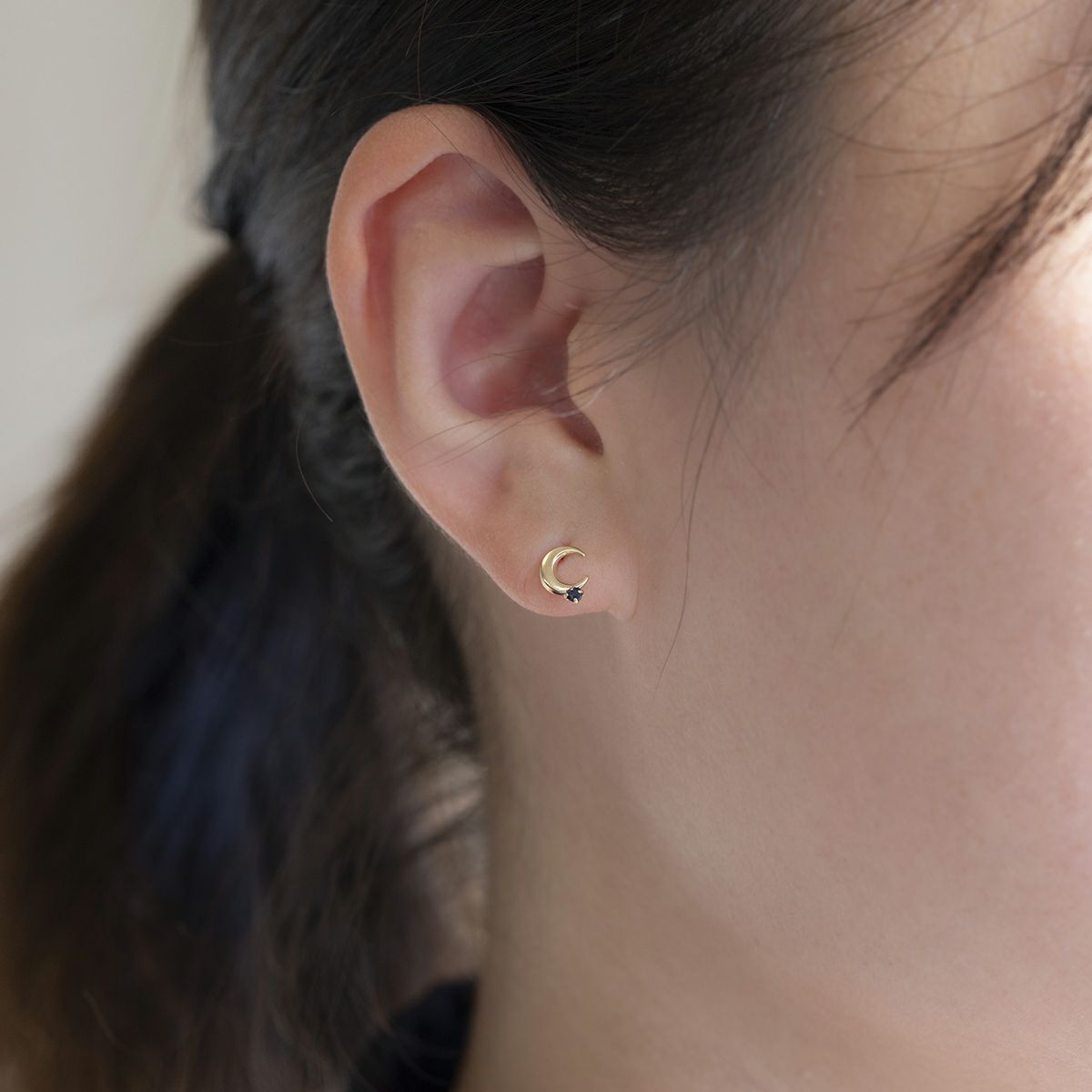 K10 YG 三日月 サファイア ピアス 月 ムーン 10k 9月 誕生石 イエローゴールド レディース 彼女 妻 プレゼント ラッキーモチーフ 誕生日プレゼント ギフト