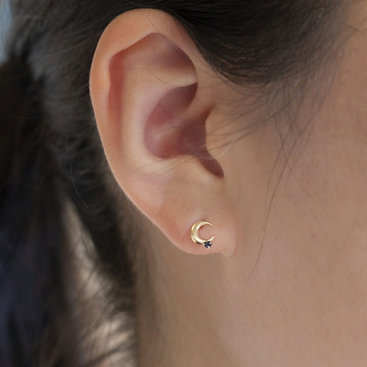 K10 YG 三日月 サファイア ピアス 月 ムーン 10k 9月 誕生石 イエローゴールド レディース 彼女 妻 プレゼント ラッキーモチーフ 誕生日プレゼント ギフト