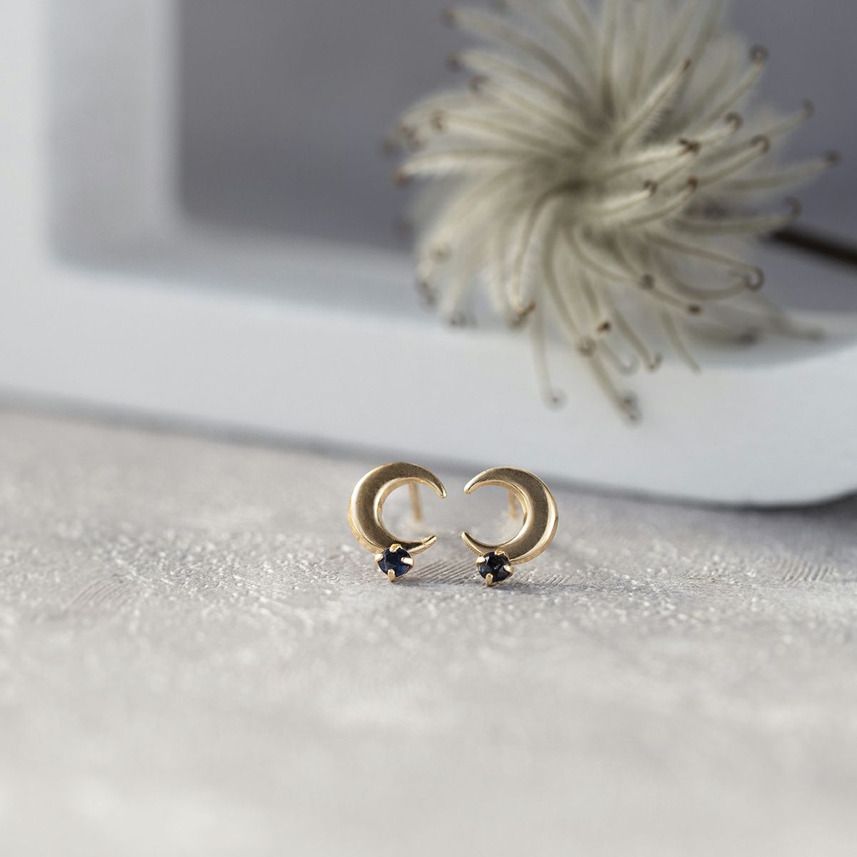 K10 YG 三日月 サファイア ピアス 月 ムーン 10k 9月 誕生石 イエローゴールド レディース 彼女 妻 プレゼント ラッキーモチーフ 誕生日プレゼント ギフト