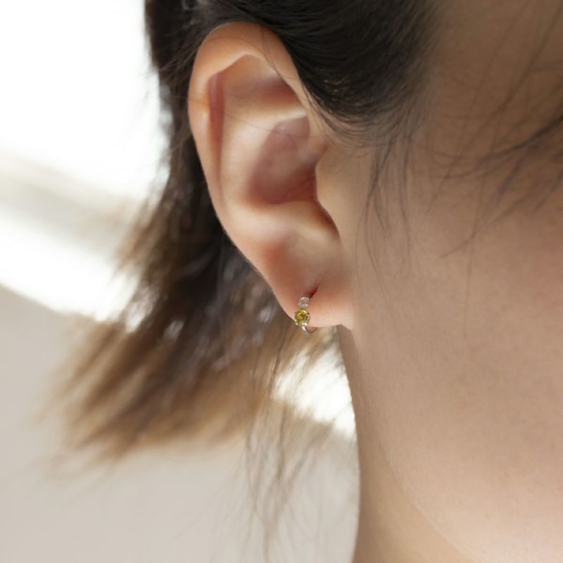 プラチナ スフェーン ホワイトトパーズ ピアス ハーフフープピアス ハーフフープ ピアス フープピアス PT900 レディース 20代 30代 40代 7月 誕生日 誕生日プレゼント プレゼント ギフト 女性 彼女 妻