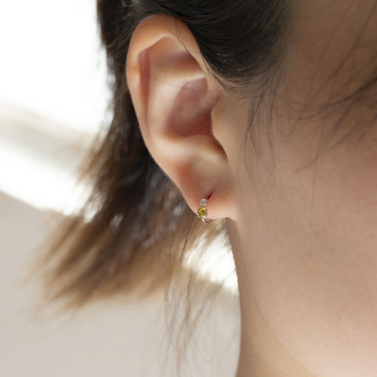 プラチナ スフェーン ホワイトトパーズ ピアス ハーフフープピアス ハーフフープ ピアス フープピアス PT900 レディース 20代 30代 40代 7月 誕生日 誕生日プレゼント プレゼント ギフト 女性 彼女 妻