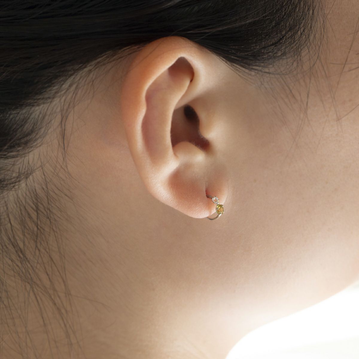 プラチナ スフェーン ホワイトトパーズ ピアス ハーフフープピアス ハーフフープ ピアス フープピアス PT900 レディース 20代 30代 40代 7月 誕生日 誕生日プレゼント プレゼント ギフト 女性 彼女 妻