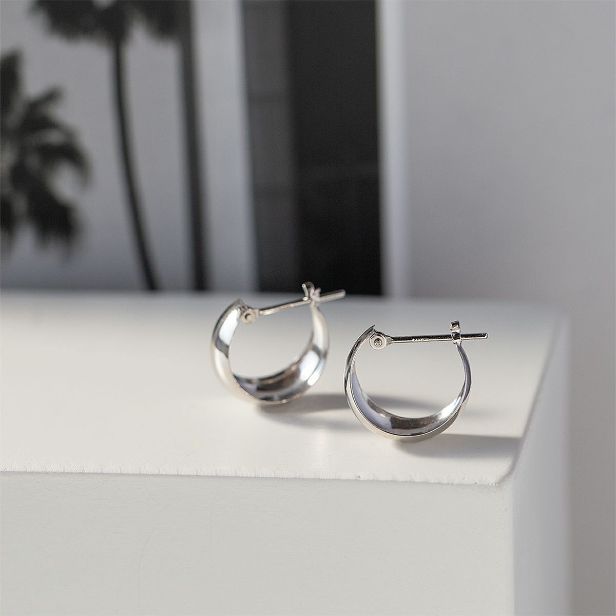 K10 WG フープ ピアス 月甲ピアス フープピアス ホワイトゴールド レディース 20代 30代 40代 誕生日 プレゼント ギフト 女性 彼女 妻 シンプル