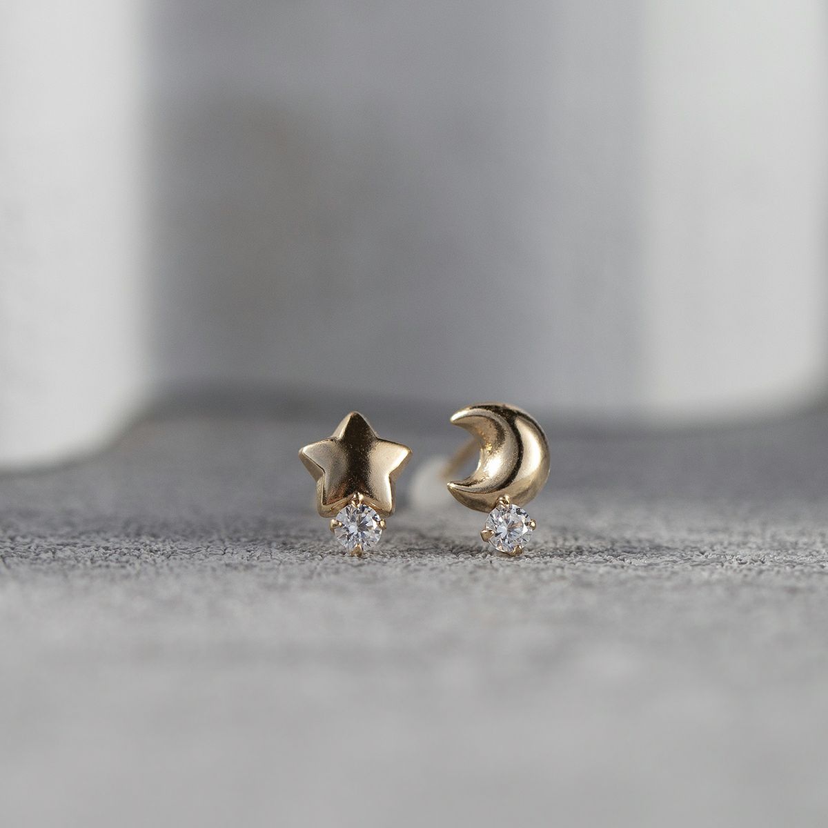 K10 YG キュービックジルコニア ピアス 星 スター 月 ムーン アシンメトリー ゴールド イエローゴールド レディース 10金 CZ 誕生日プレゼント ギフト 20代 30代 40代 女性 彼女 妻