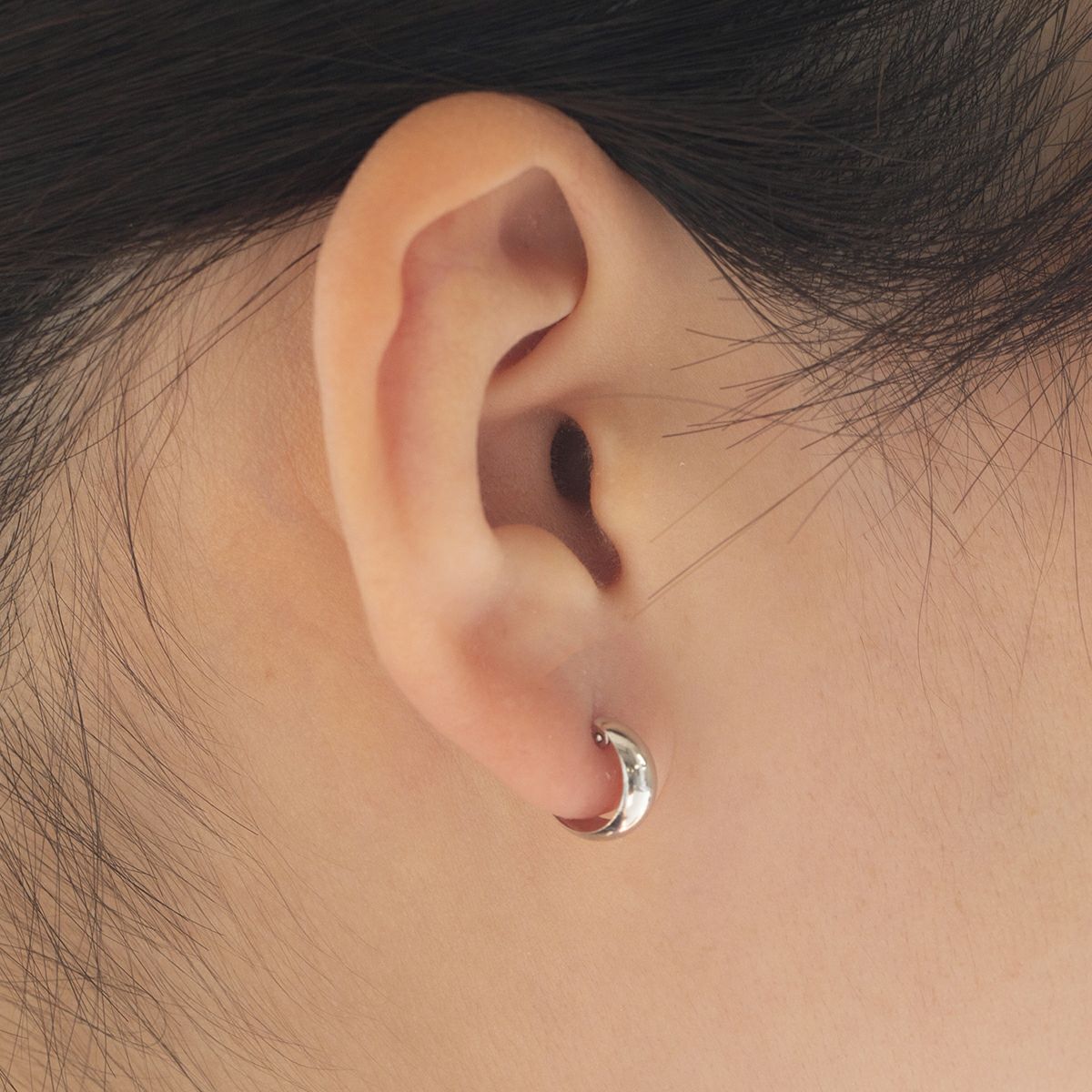 K10 WG フープ ピアス 月甲ピアス フープピアス ホワイトゴールド レディース 20代 30代 40代 誕生日 プレゼント ギフト 女性 彼女 妻 シンプル