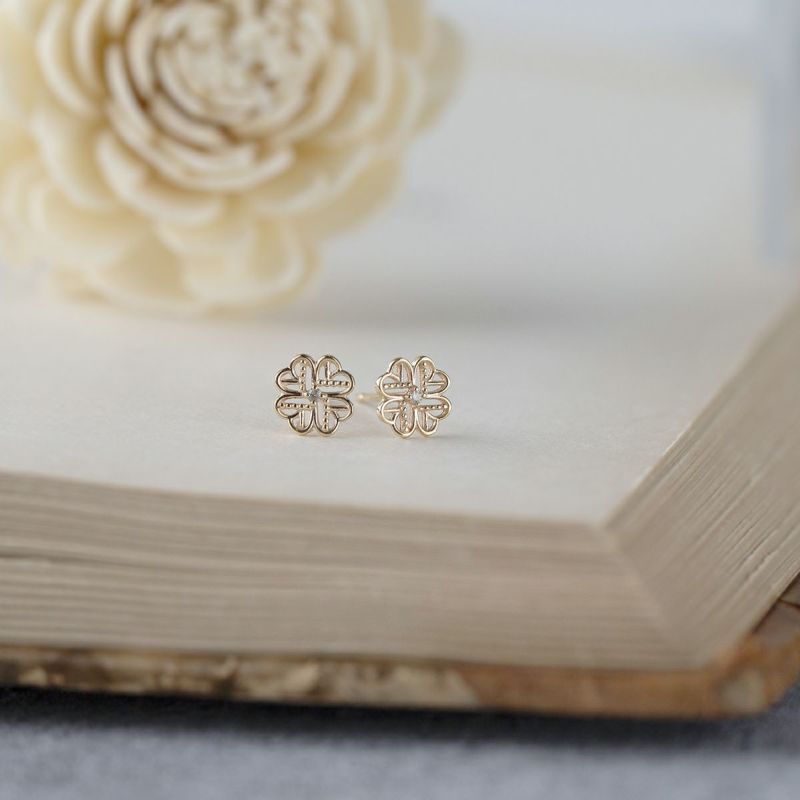 K10 YG ダイヤモンド ピアス クローバー ダイヤ 10k 10金 4月 誕生石 イエローゴールド レディース 彼女  妻 誕生日プレゼント ギフト かわいい 四つ葉