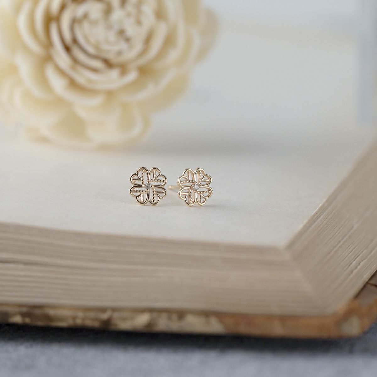 K10 YG ダイヤモンド ピアス クローバー ダイヤ 10k 10金 4月 誕生石 イエローゴールド レディース 彼女  妻 誕生日プレゼント ギフト かわいい 四つ葉