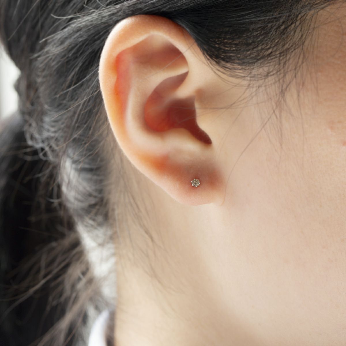 H&C鑑別書付き プラチナ 一粒 ダイヤモンド ピアス