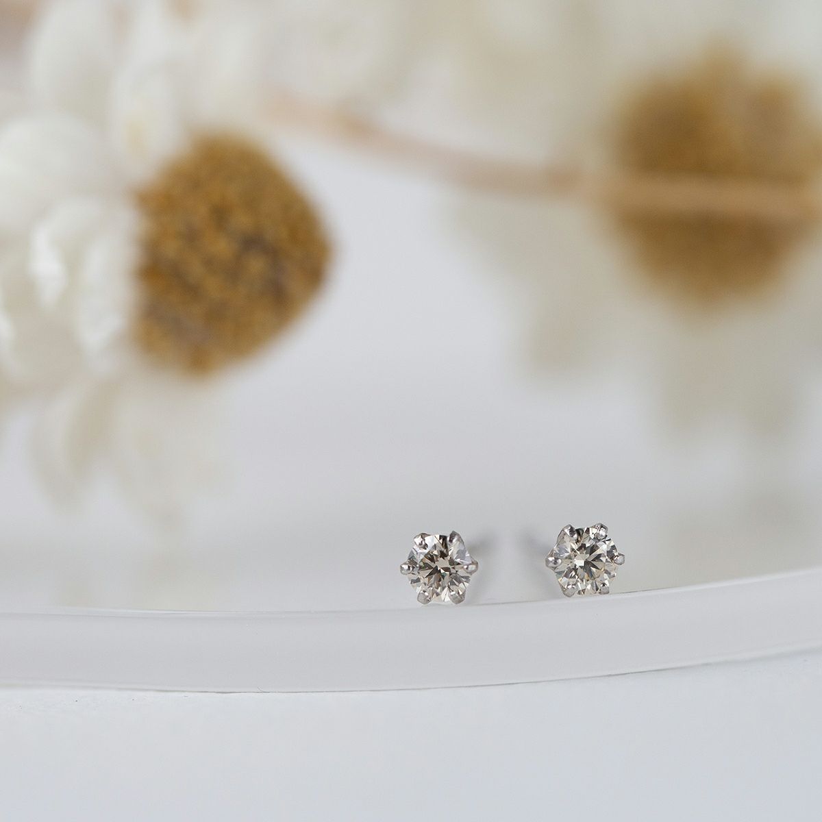 H&C鑑別書付き プラチナ 一粒 ダイヤモンド ピアス