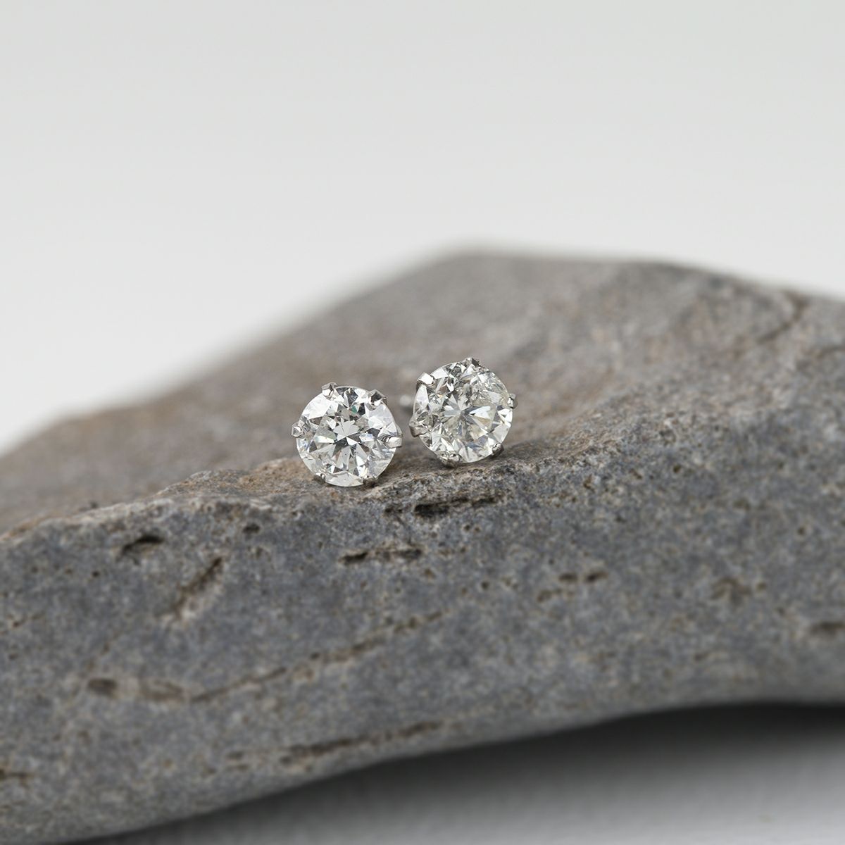 プラチナ 一粒 ダイヤモンド ピアス ダイヤ PT PT900 誕生石 4月 4月誕生石 レディース 彼女 妻 誕生日プレゼント ギフト