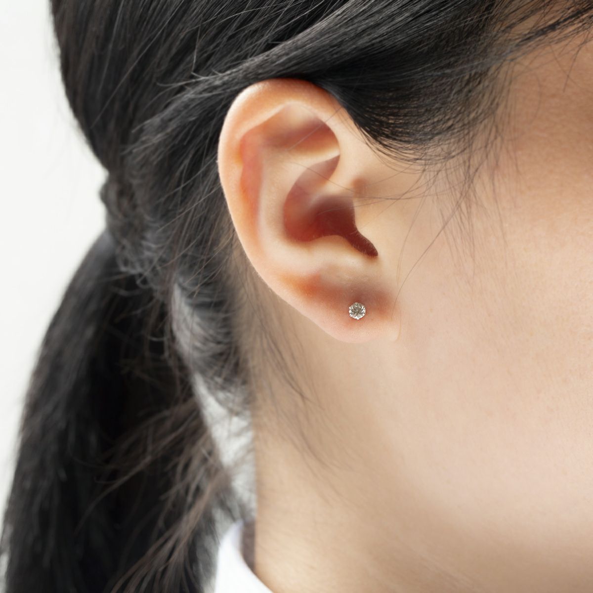 プラチナ 一粒 ダイヤモンド ピアス トータル0.6ct