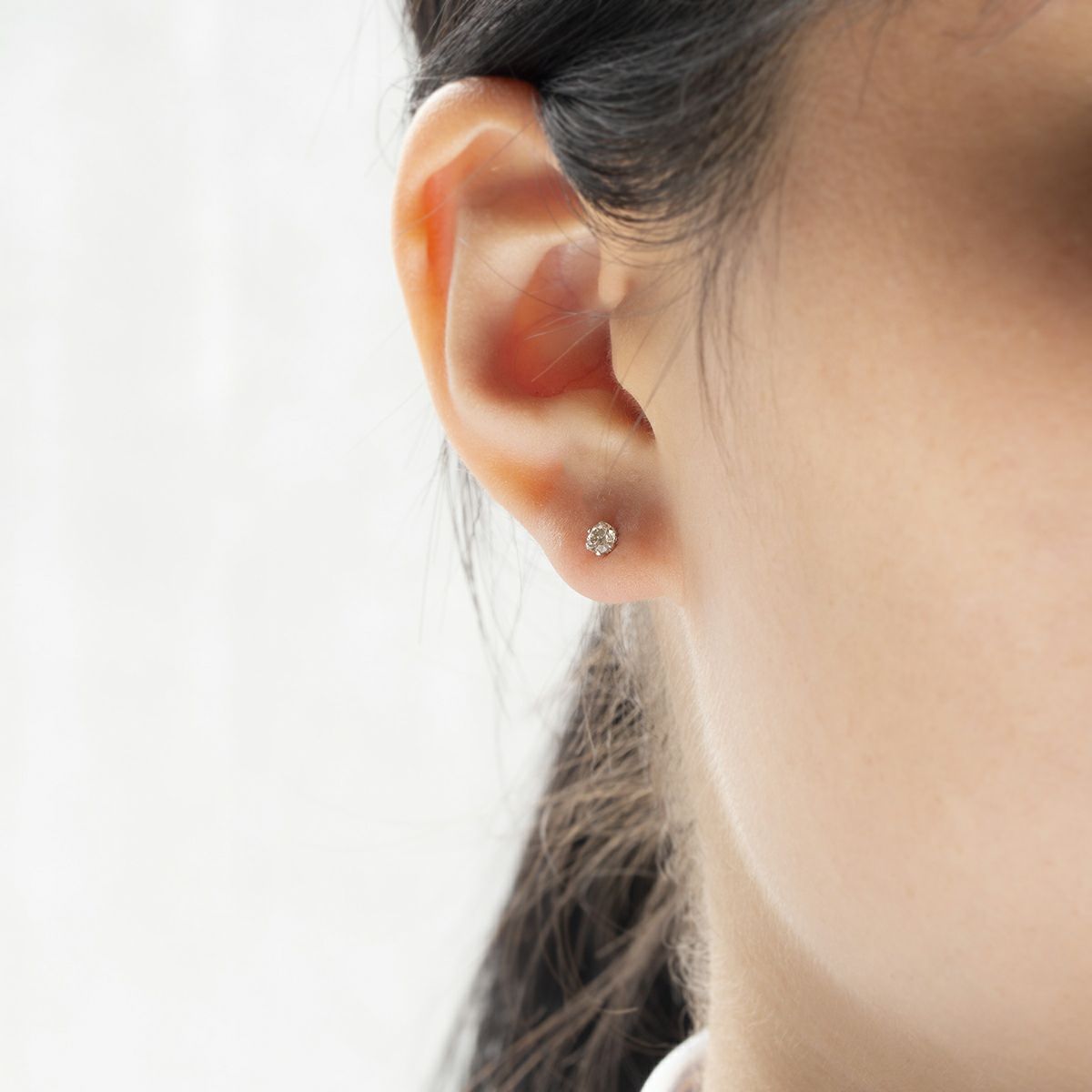 プラチナ 一粒 ダイヤモンド ピアス トータル0.6ct
