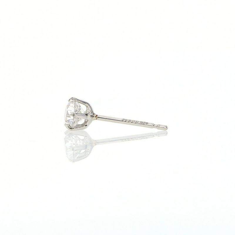 プラチナ 一粒 ダイヤモンド ピアス トータル0.6ct