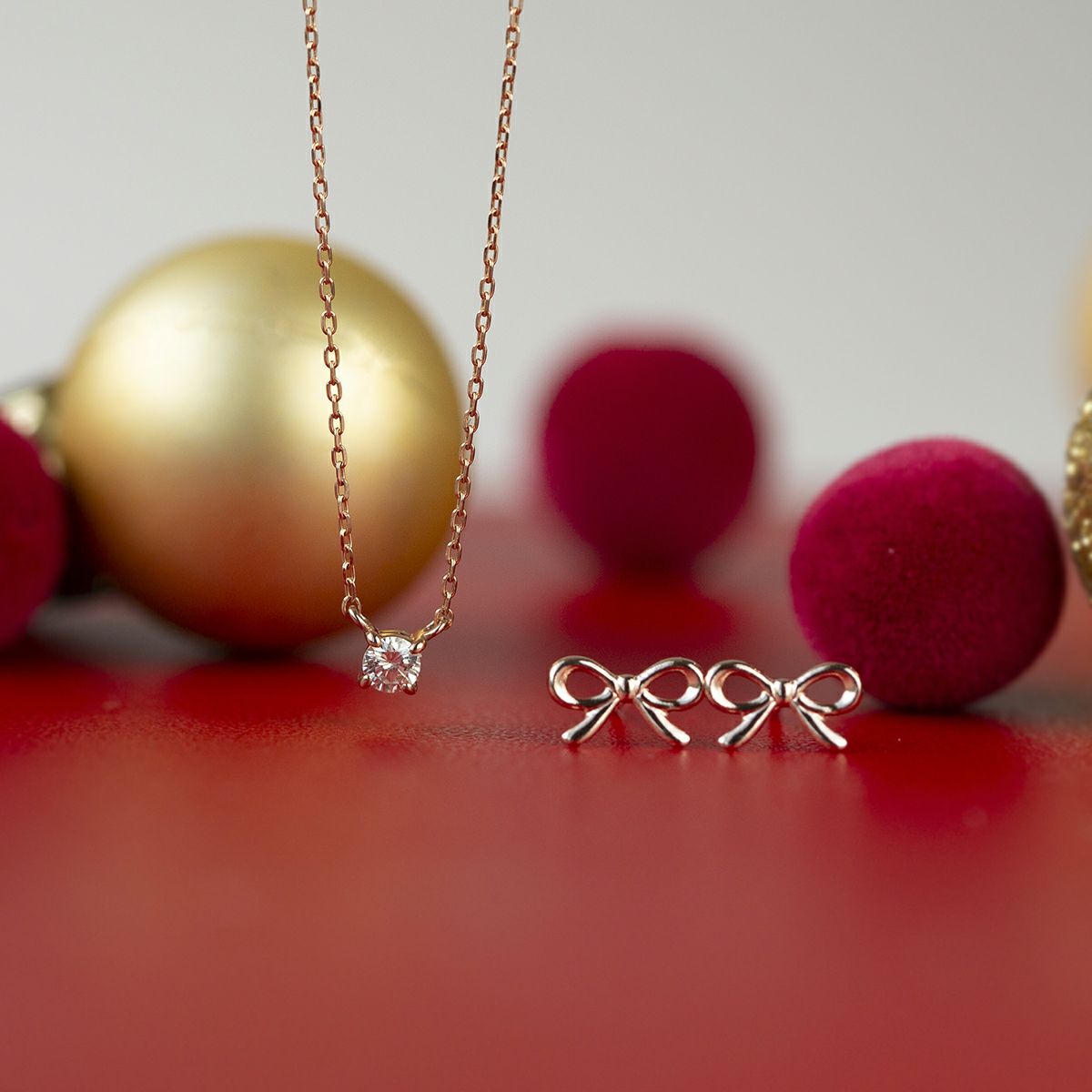 セット クリスマスセット K10 PG ダイヤモンド ネックレス ピアス リボン 30代 40代 レディース 女性 彼女 妻 クリスマスプレゼント 一粒ダイヤモンド スタッドピアス ラッキーモチーフ レディース プレゼント 誕生日 10代 20代 30代 かわいい 小さい 華奢 10金 クリスマスギフト クリスマス