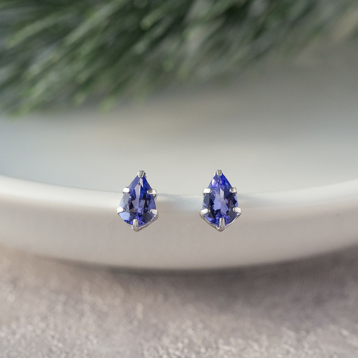 プラチナ タンザナイト ピアス ペアシェイプ