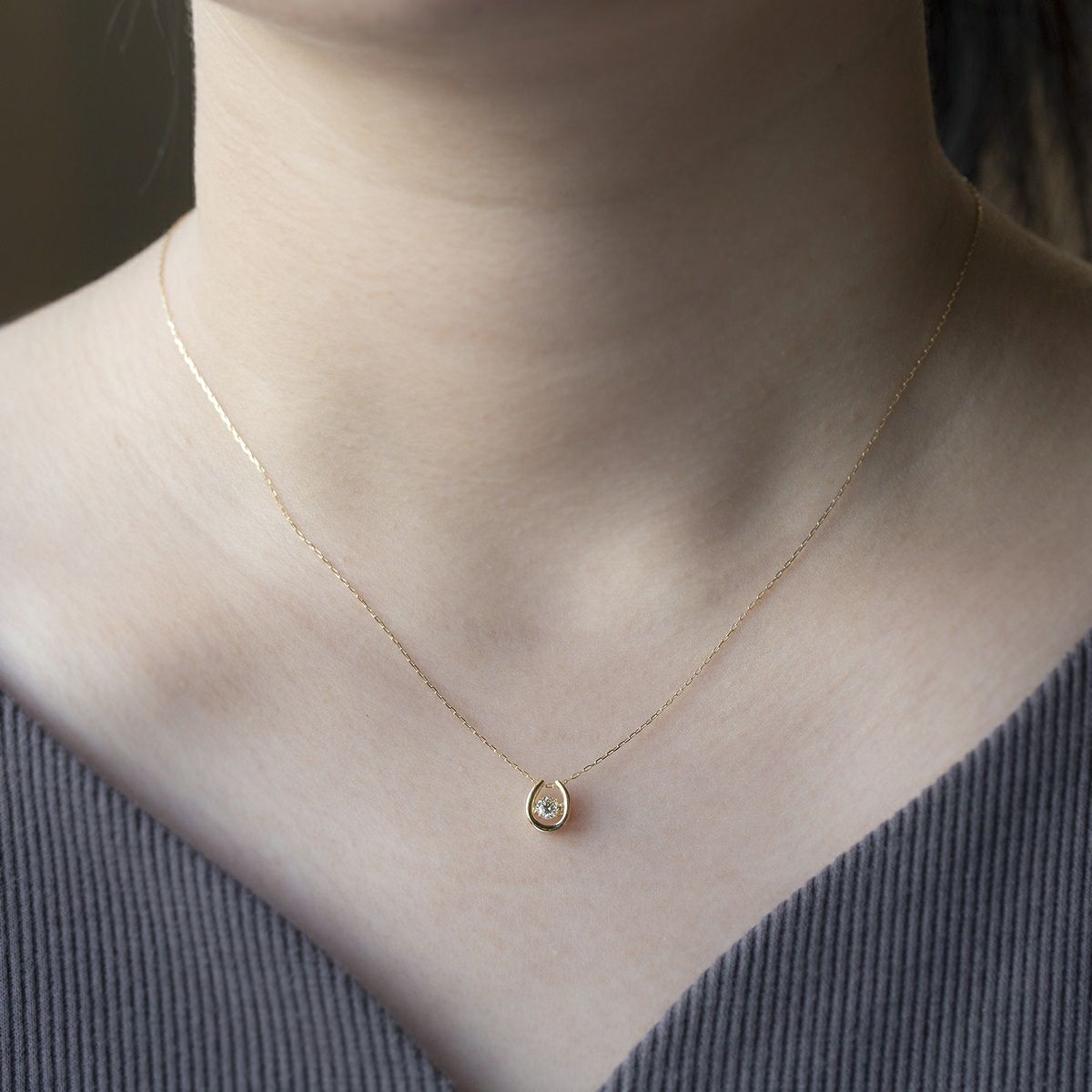 K18 YG ダイヤモンド 馬蹄 ネックレス ダンシングストーン レディース イエローゴールド 18K 18金 誕生日プレゼント ギフト 女性 彼女 20代 30代 40代 50代 記念日